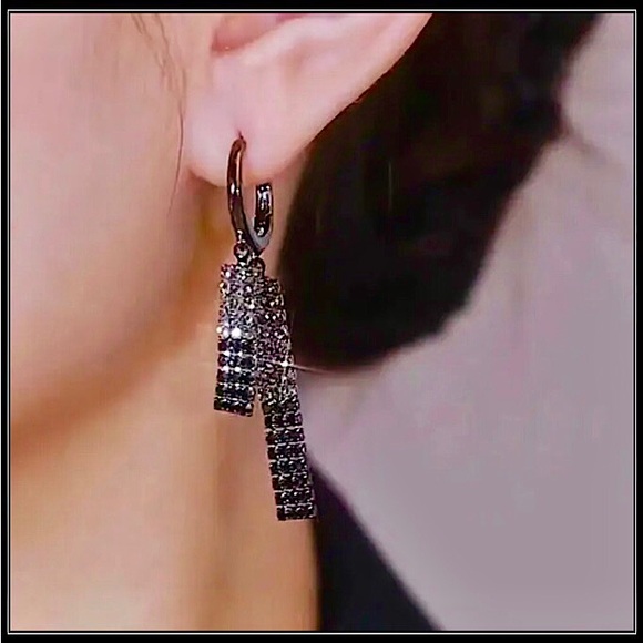JET BLACK SIMULATED DIAMOND CRYSTAL GOTH BAR DROP EARRINGS - Picture 1 of 4